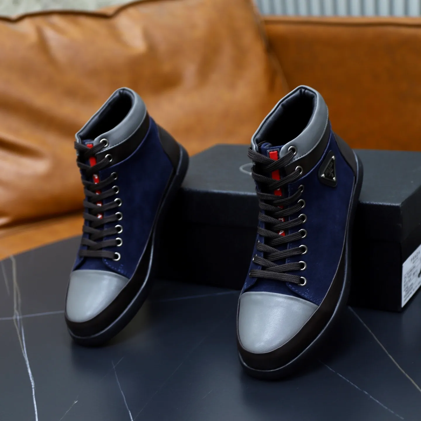 Ex-factory price: 480💰🙅‍♂️🙅‍♂️🙅‍♂️ Brand: PRADA Standard code: 38-44 (45 customized) Grade: Same as the official website Material: Original high-end leather splicing surface Comfortable and breathable sheepskin lining Lightweight, soft and wear-resistant outsole Style category: Men's fashion casual shoes Sports shoes Distinguished luxury brand elements Top luxury Color: actual picture color